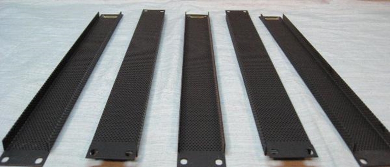 Image sur Rack Blank 1RU, Vented, Black