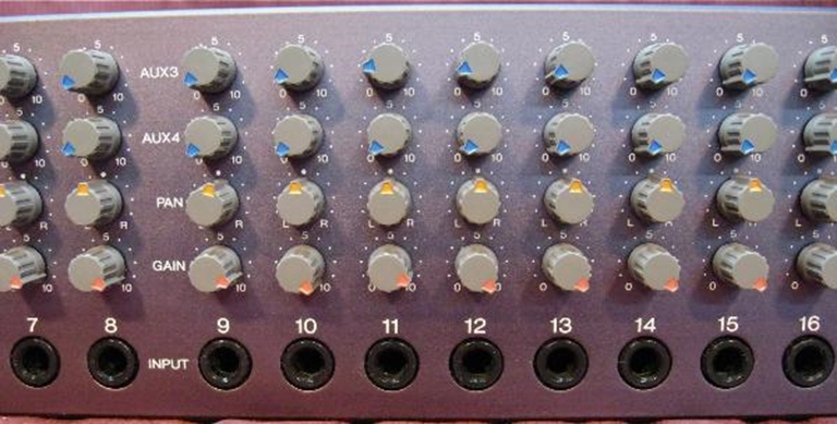 Image sur Fostex 2016 RackMount Line Mixer
