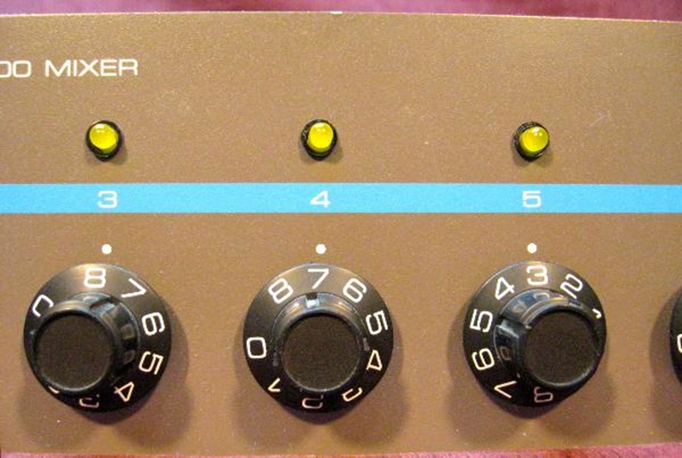 Image sur Shure AMS8000 rackmount automatic mic mixer