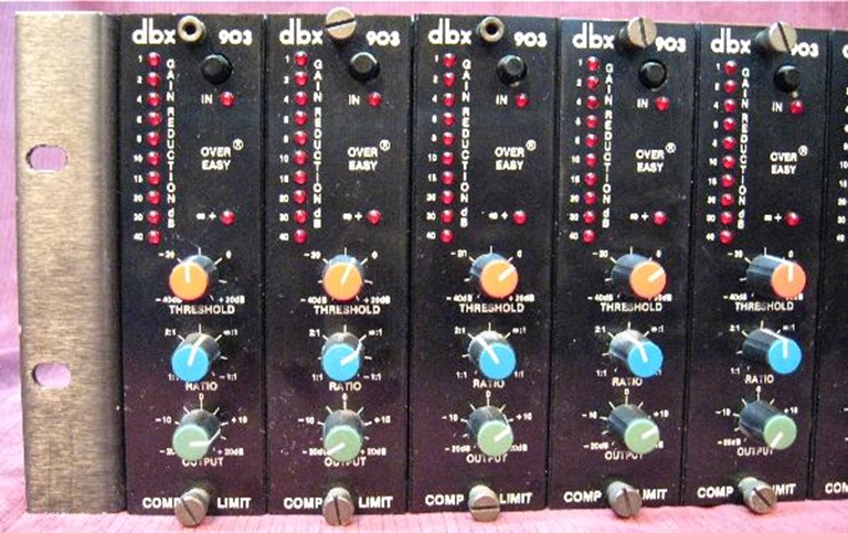 Image sur DBX 900 Frame with 903, 904 and 905 modules