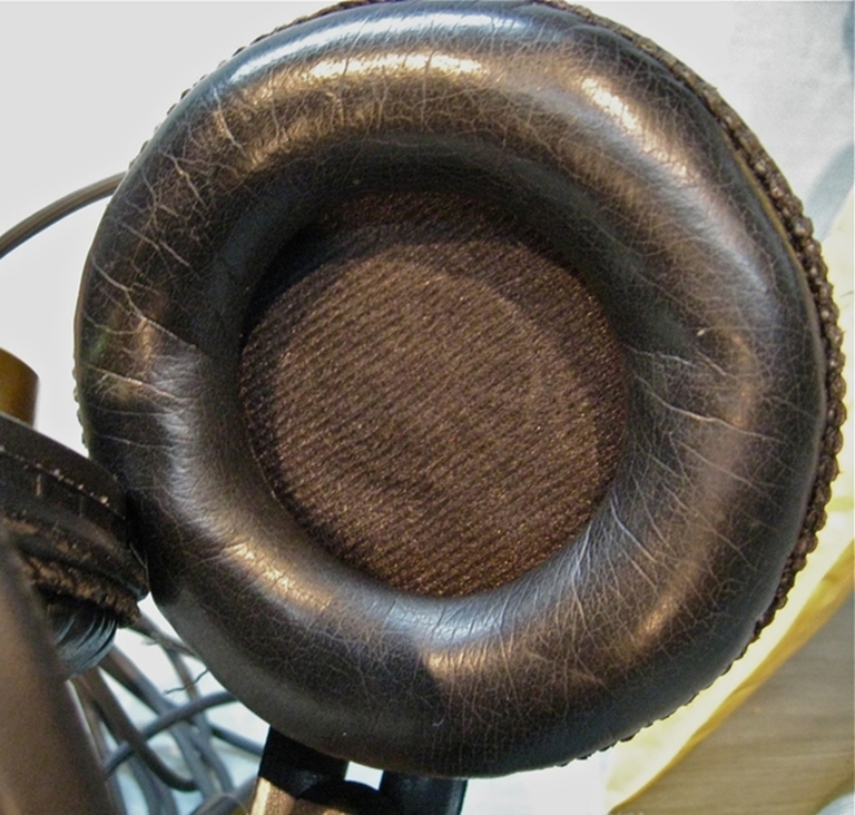 Image sur AKG K240 Monitor Studio Headphones, from Austria.