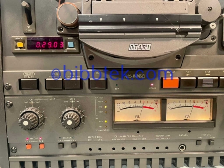 Image sur Calibration Standard Instruments MDM-4 Mix Down Monitors by E.M. Long