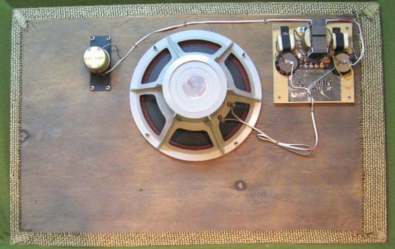 Image sur Electro-Voice EV Sentry I Components: SP12C Woofer, T35 Tweeter, crossover.