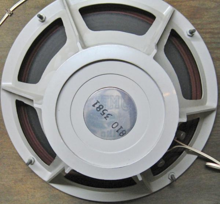 Image sur Electro-Voice EV Sentry I Components: SP12C Woofer, T35 Tweeter, crossover.