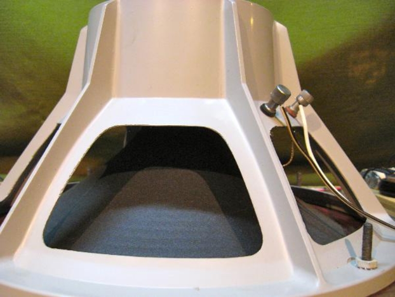 Image sur Electro-Voice EV Sentry I Components: SP12C Woofer, T35 Tweeter, crossover.