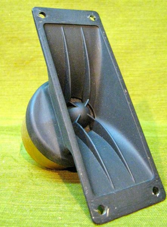 Image sur Electro-Voice EV Sentry I Components: SP12C Woofer, T35 Tweeter, crossover.