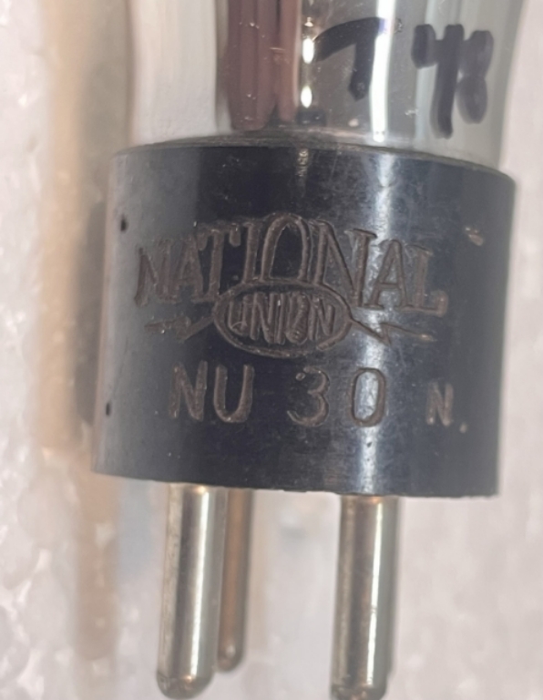 Image sur National Union Vacuum Tube, Type 30.