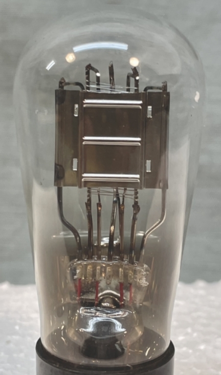 Image sur National Union Vacuum Tube, Type 30.